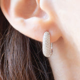 Orecchini a cerchio vintage in oro bianco 18K con pavé di diamanti (1ctw ca.), anni ‘80