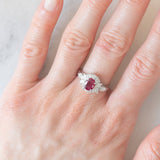 Anello vintage in platino con rubino (0.83ct) e diamanti (0.86ctw), anni ‘80/‘90