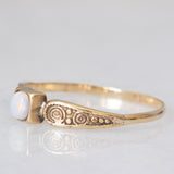 Solitario vintage in oro giallo 8K con opale (0.18ct ca.), anni ‘40/‘50