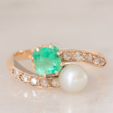 Toi et Moi antico in oro giallo 14K con perla bianca, smeraldo (0.40ct ca.) e diamanti di taglio rosetta (0.10ctw ca.), anni ‘10/‘20