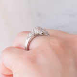 Anello a fiore in platino con diamanti fancy rosa (0.15ctw) e diamanti bianchi (0.86ctw), anni ‘90/anni ‘2000