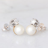Orecchini vintage in oro bianco 18K con perle bianche e diamanti di taglio brillante (0.50ctw ca.)