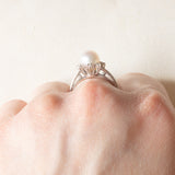 Anello a margherita vintage in oro bianco 14K con perla bianca coltivata e diamanti (0.08ctw ca.), anni ‘60