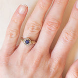 Anello a margherita vintage in oro giallo e bianco 9K con zaffiro (0.35ct ca.) e diamanti (0.12ctw ca.)