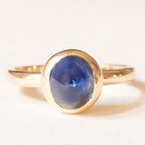 Solitario vintage in oro giallo 18K con zaffiro cabochon (2.50ct ca.), anni ‘60/‘70