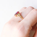 Anello solitario vintage in oro giallo 8K con rubino sintetico (2.50ct ca.), anni ‘40/‘50