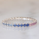 Eternity arcobaleno in oro bianco 18K con zaffiri (1.30ctw ca.)