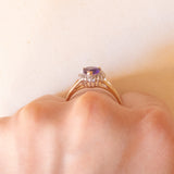 Anello a margherita in oro giallo e bianco 9K con ametista di taglio a cuore (0.70ct ca.) e diamanti (0.18ctw ca.), anno 2003