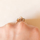 Trilogy vintage in oro giallo 9K con opale (0.40ct ca.) e granati (0.06ctw ca.), anni ‘70