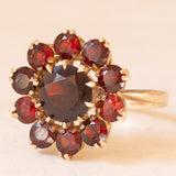 Anello a margherita vintage in oro giallo 9K con granati (2.50ctw ca.), anno 1972-1973