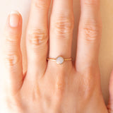 Solitario vintage in oro giallo 9K con opale (0.25ct ca.), anno 1976