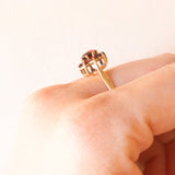 Anello a fiore vintage in oro giallo 9K con granati (0.75ctw ca.), anno 1997