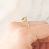 Anello vintage in oro giallo 9K con tormalina gialla (0.60ct ca.) e diamanti (0.10ctw ca.)