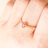 Anello vintage in oro giallo 10K con spinello rosa sintetico (0.30ct ca.) e diamanti