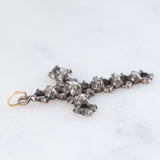 Pendente antico a forma di croce in argento e oro giallo 14K con diamanti di taglio rosetta, inizio ‘800