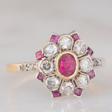 Anello a fiore antico in oro giallo 14K e argento con rubini (0.40ctw ca.) e diamanti di taglio vecchia miniera (0.65ctw ca.), primi del ‘900
