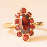 Anello a fiore vintage in oro giallo 8K con granati (1.30ctw ca.), anni ‘70