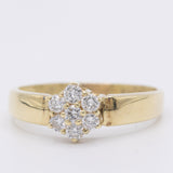 Anello a fiore con fede in oro giallo 14K con diamanti di taglio brillante (0.50ctw ca.), anni ‘80