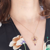 Pendente antico lavalier in oro giallo 9K con ametiste (0.60ctw ca.) e con decorazioni a foglie, anni ‘10/‘20