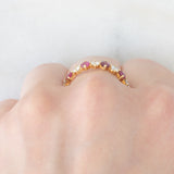 Mezzo eternity vintage in oro giallo 18K con rubini (0.40ctw ca.) e diamanti di taglio brillante (0.50ctw ca.), anni ‘80