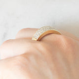 Anello a fascia vintage in oro giallo 14K con pavé di diamanti (0.50ctw ca.), anni ‘70