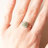 Anello a fiore moderno in oro giallo 9K con topazi verdi trattati (0.60ctw ca.), anno 2005