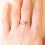 Anello antico in oro giallo e bianco 18K con diamanti di taglio rosetta, anni ‘30