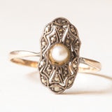 Anello antico in oro giallo 8K e argento con perla bianca e diamanti di taglio rosetta, primi del ‘900