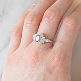 Anello vintage in platino con rubino (0.83ct) e diamanti (0.86ctw), anni ‘80/‘90