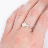 Trilogy vintage in platino con diamanti di taglio brillante (centrale di 1.02ct), anni ‘80