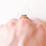 Anello a margherita vintage in oro giallo e bianco 9K con rubini sintetici (0.32ctw ca.) e diamante, anno 1962