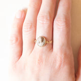 Anello vintage in oro giallo 9K con cammeo su lava, anni ‘40