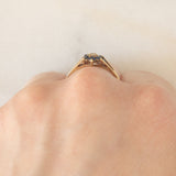 Anello a fiore vintage in oro giallo 9K con zaffiri (0.30ctw ca.) e diamante, anno 1977