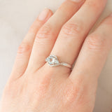 Anello vintage in oro bianco 9K con acquamarine (0.50ctw ca.) e diamanti (0.05ctw ca.), anni ‘90