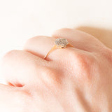 Anello a fiore antico in oro giallo e bianco 14K con diamanti di taglio vecchia miniera (0.14ctw ca.), anni ‘10