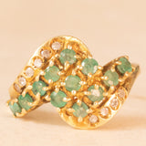 Anello vintage in oro giallo 18K con smeraldi (0.20ctw ca.) e diamanti (0.10ctw ca.), anni ‘70/‘80