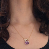 Collier vintage con catenina in oro giallo 18K e con ciondolo in oro giallo e bianco 14K con ametista (4.40ct ca.) e diamanti, anni ‘60/‘70