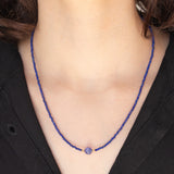 Collana moderna con tanzanite e vetri blu e con chiusura in oro giallo 18K