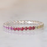 Eternity arcobaleno in oro bianco 18K con zaffiri (1.30ctw ca.)