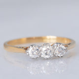 Trilogy antico in oro giallo e bianco 18K con diamanti di taglio brillante (0.40ctw ca.), anni ‘20/‘30