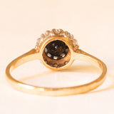 Anello a margherita vintage in oro giallo 9K con zaffiro (0.70ct ca.) e diamanti (0.05ctw ca.), anni '70