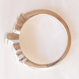 Anello vintage in oro bianco 18K con smeraldo (0.50ct ca.) e diamanti di taglio brillante (0.50ctw ca.)