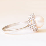 Anello a margherita vintage in oro bianco 14K con perla bianca e diamanti (0.36ctw ca.), anni ‘60