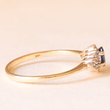 Anello vintage in oro giallo e bianco 9K con zaffiro (0.40ct ca.) e diamanti (0.14ctw ca.), anni ‘2000