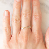 Anello vintage a fiocco in oro rosa e bianco 14K con diamanti