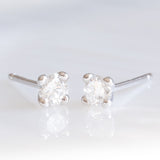 Orecchini punto luce in oro bianco 18K con diamanti di taglio brillante (0.44ctw ca.)