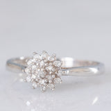Anello a fiore vintage in oro bianco 9K con diamanti (0.10ctw ca.), anni ‘80