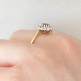 Anello a margherita vintage in oro giallo 9K con rubino (0.35ct ca.) e diamanti (0.06ctw ca.), anno 1984