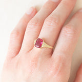 Anello da cocktail vintage in oro giallo 8K con rubino sintetico (2.50ct ca.), anni ‘70