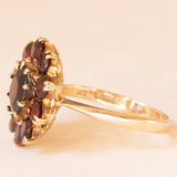 Anello a margherita vintage in oro giallo 9K con granati (2.50ctw ca.), anno 1972-1973